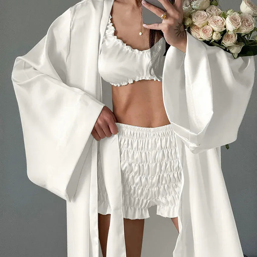 Komplet satynowy z falbankami i szlafrokiem