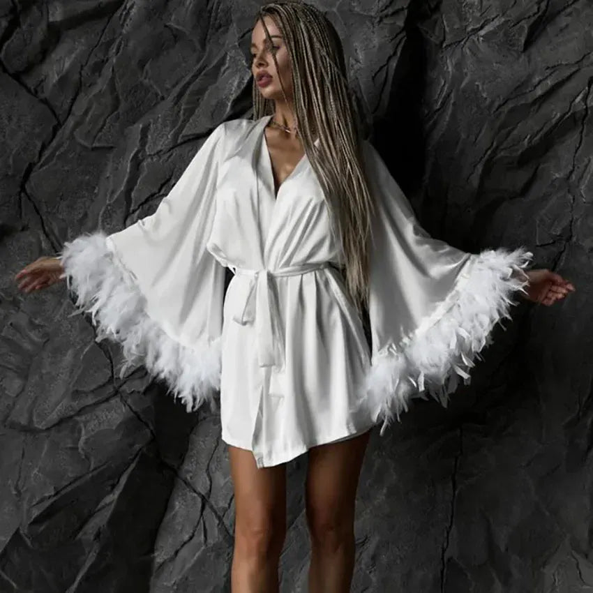 Satynowy komplet piżamowy z szlafrokiem z piór